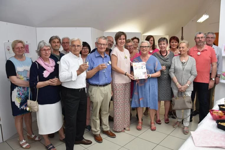 Voorstelling van de 'A Touch of Rose' kunstkalender 2019 in het bijzijn van Dr. Ann-Marie Morel, de deelnemende kunstenaars en initiatiefneemster Chris Van Lent.
